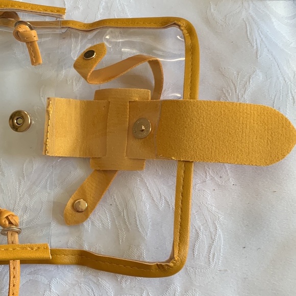 Clear Stadium Crossbody Bag in Yellow with Removable Insert - Picture 6 of 7